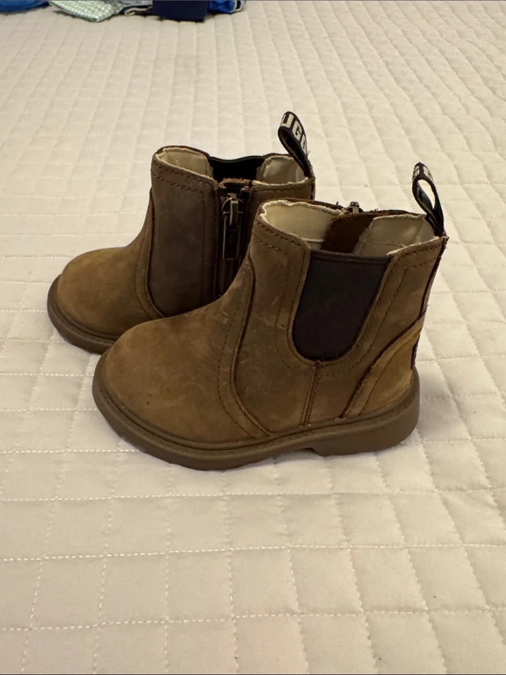 Ugg size 6 never worn nubuck brown boots leather